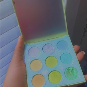 Colourpop Aura and Out palette